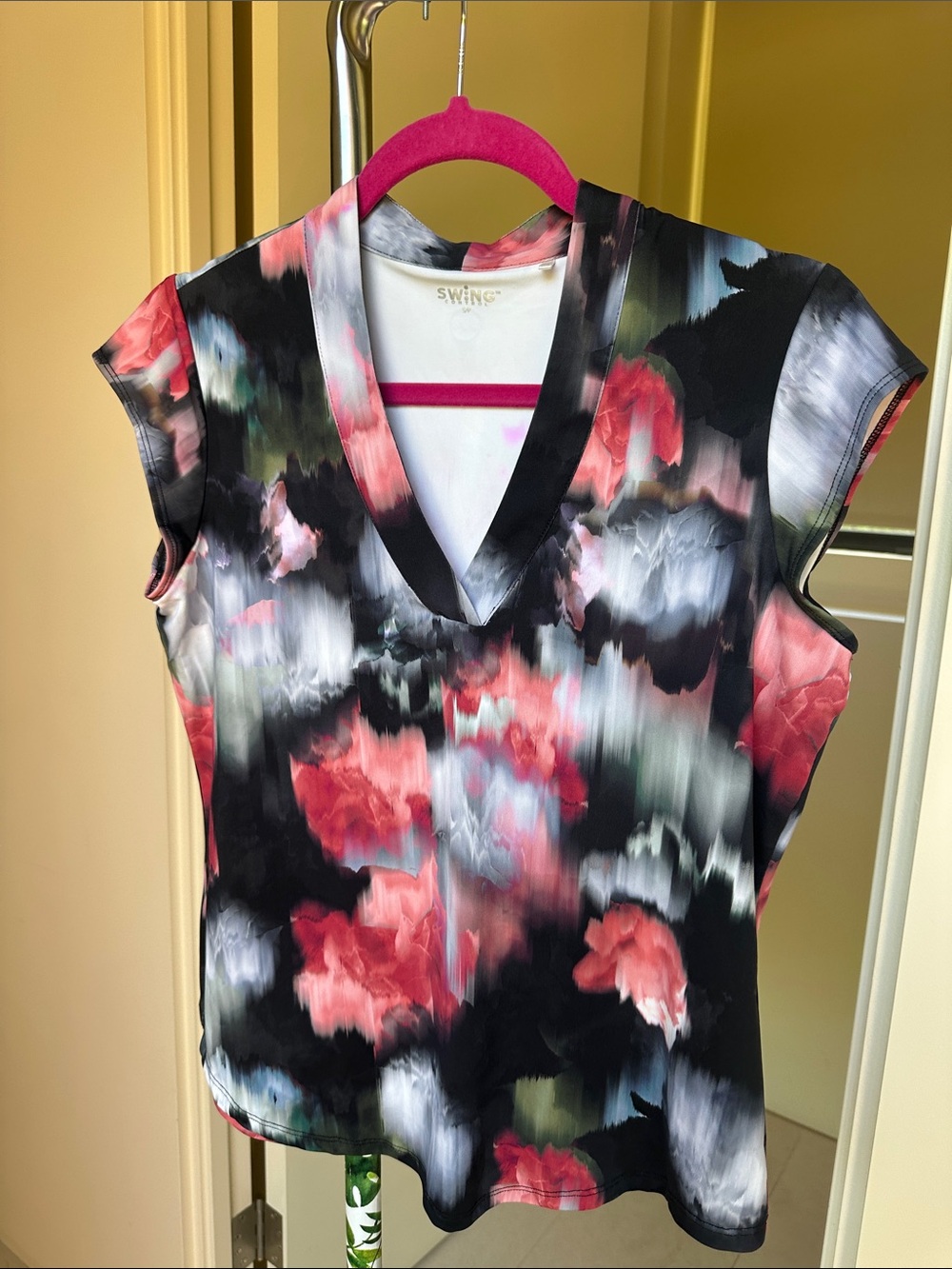 Small Swing Floral Brushstroke V-Neck Cap Sleeve Top - Black and Red